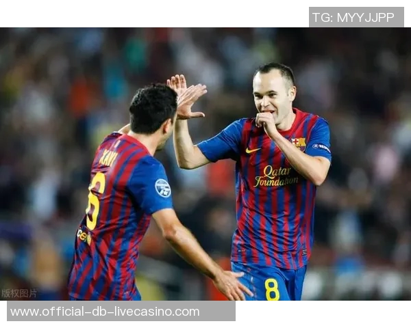 本泽马评选足坛最佳阵容引热议自己与莫德里奇伊涅斯塔均为替补